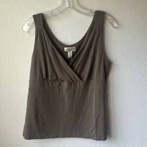 Talbots top size Medium brown tank v neck flattering summer